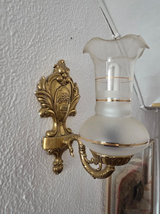 Aplique de pared antiguo dorado y cristal