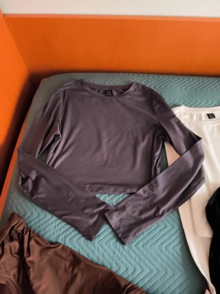 4 Camisetas Básicas Manga Larga Talla M