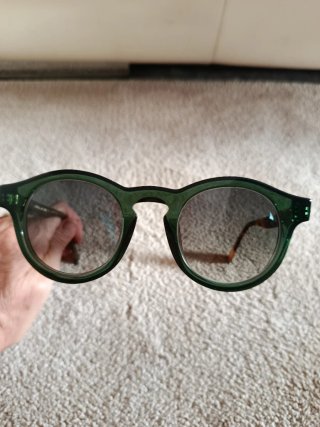 Gafas de sol montura verde y tortuga