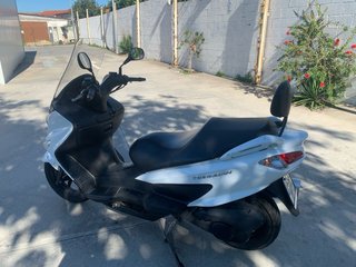 Suzuki Burgman 200 Blanca