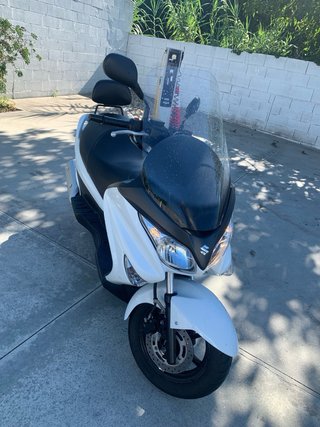 Suzuki Burgman 200 Blanca