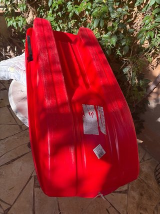 Trineo de plástico rojo dos plazas