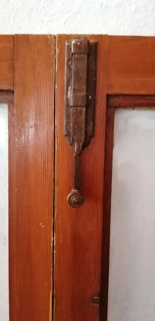 Ventana antigua de madera