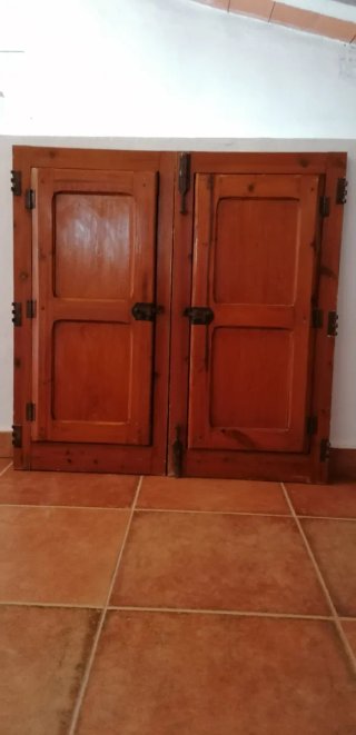 Ventana antigua de madera
