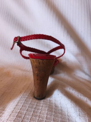 Sandalias rojas de plataforma y tacón