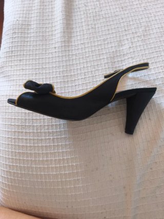 Sandalias rojas de plataforma y tacón