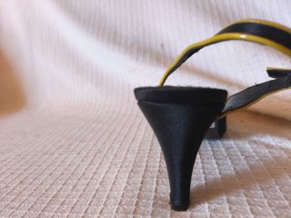 Sandalias rojas de plataforma y tacón