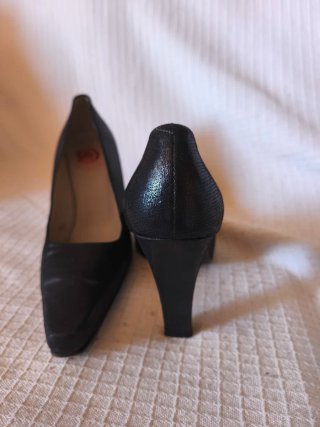 Sandalias rojas de plataforma y tacón