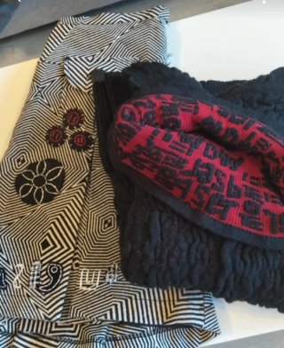 Conjunto Falda y Jersey Negro/Rojo