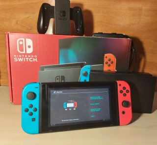 Nintendo Switch V2 + Super Mario 3d World