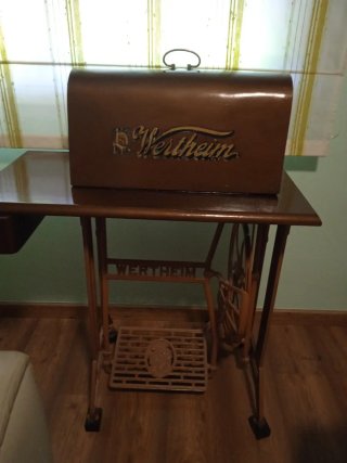 Máquina de coser Wertheim antigua