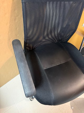 Silla de oficina ergonómica negra