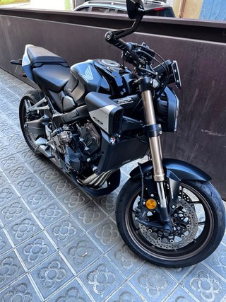 Honda CB650R Negra 2025 PRECIO NEGOCIABLE