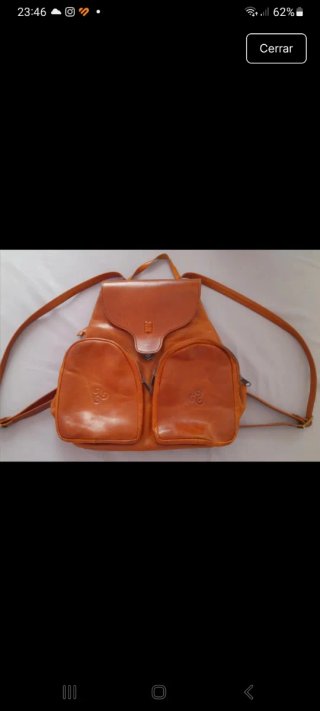 Conjunto de ropa de piel sintetica y mochila marró