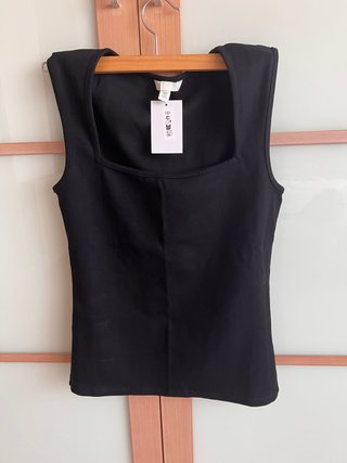 Camiseta tirantes escote cuadrado negra