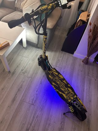 Patinete Eléctrico Red Bull