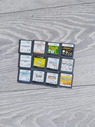 Nintendo DS con 12 juegos, funda y cargador