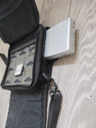 Nintendo DS con 12 juegos, funda y cargador