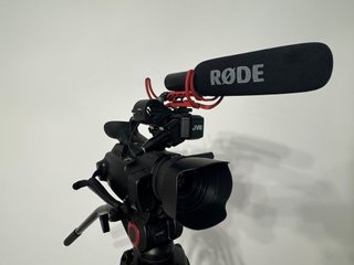 Videocámara JVC 4K Pro + Micrófono + Trípode