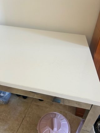 Mesa de escritorio blanca