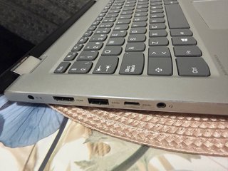 Lenovo Yoga Intel i3 8GB RAM 1TB