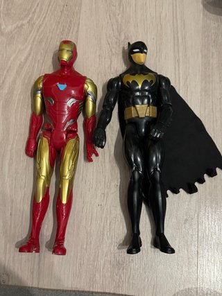 Figuras Batman y Ironman