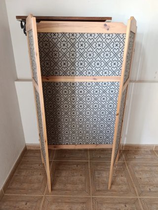 Biombo de madera con diseño
