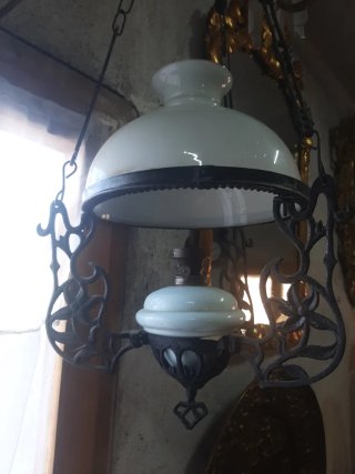 Antigua lámpara quinqué Modernista