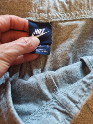 Pantalón corto Nike chico gris