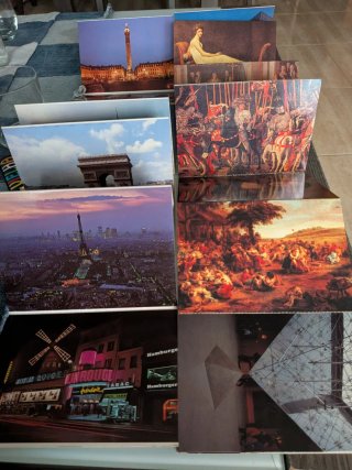 Postales souvenir París Louvre