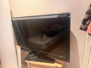 2 Televisores Samsung Negros , no tienen samrt tv