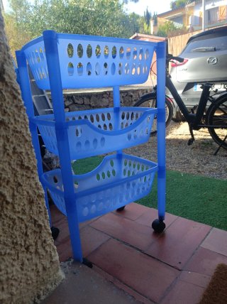 Carro verdulero de plástico azul