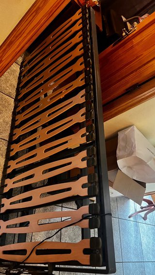 Cama eléctrica con somier de láminas