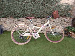Bicicleta niña B-Twin rosa con cesta con marchas