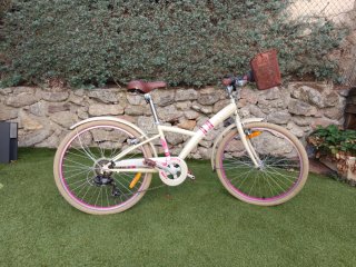 Bicicleta niña B-Twin rosa con cesta con marchas