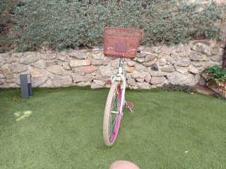 Bicicleta niña B-Twin rosa con cesta con marchas