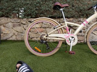 Bicicleta niña B-Twin rosa con cesta con marchas