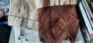 Elegante asciugamano in puro lino con uncinetto
