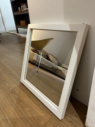 Espejo de pared blanco