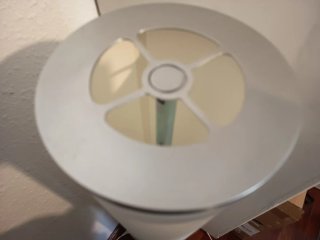 LÁMPARA DE PIE BLANCA – DISEÑO MODERNO