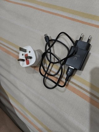Cargador USB-C Unico + Adaptador UK