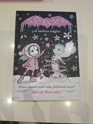 Libro Isadora Moon y el hechizo mágico