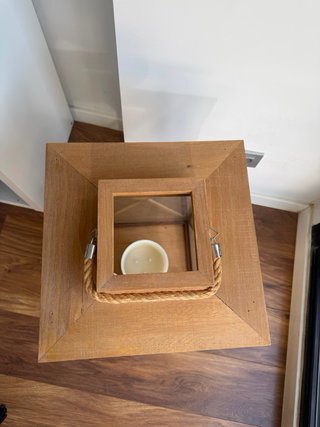 Farol de madera con velas