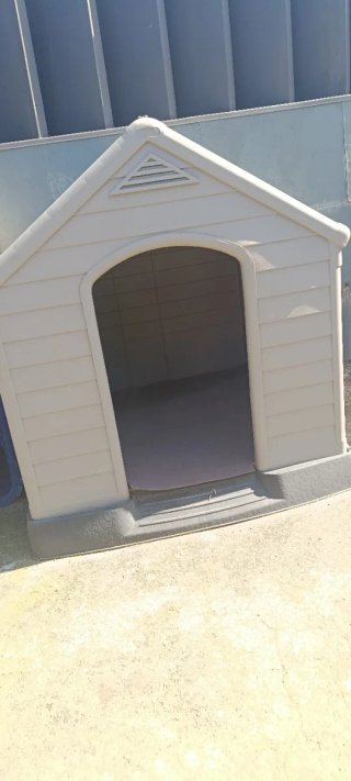 Caseta para perro de plástico beige