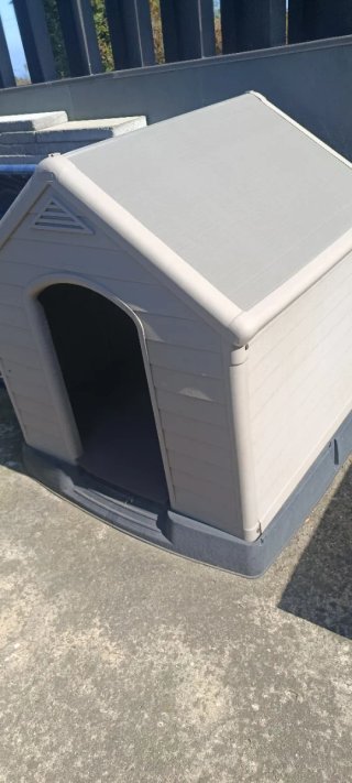 Caseta para perro de plástico beige