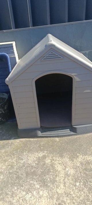 Caseta para perro de plástico beige