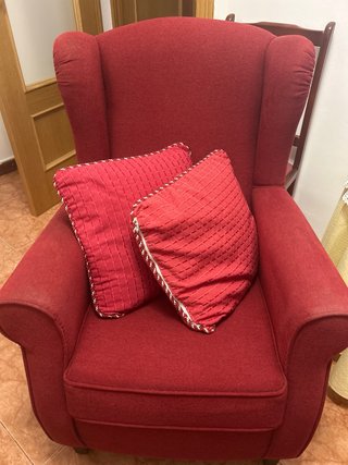 Sillón de tela rojo