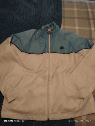Chaqueta Nike Air Beige y Azul