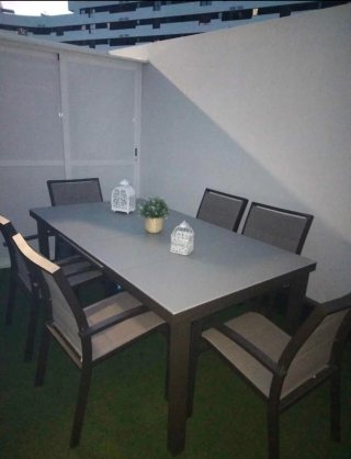 Mesa y sillas de patio
