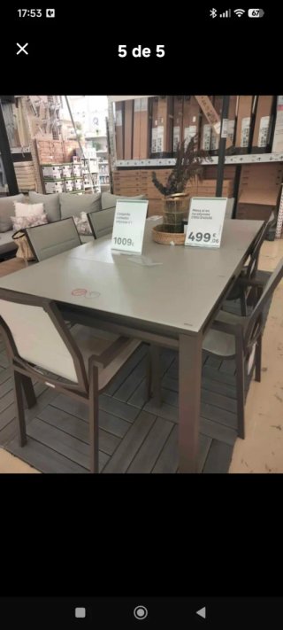 Mesa y sillas de patio